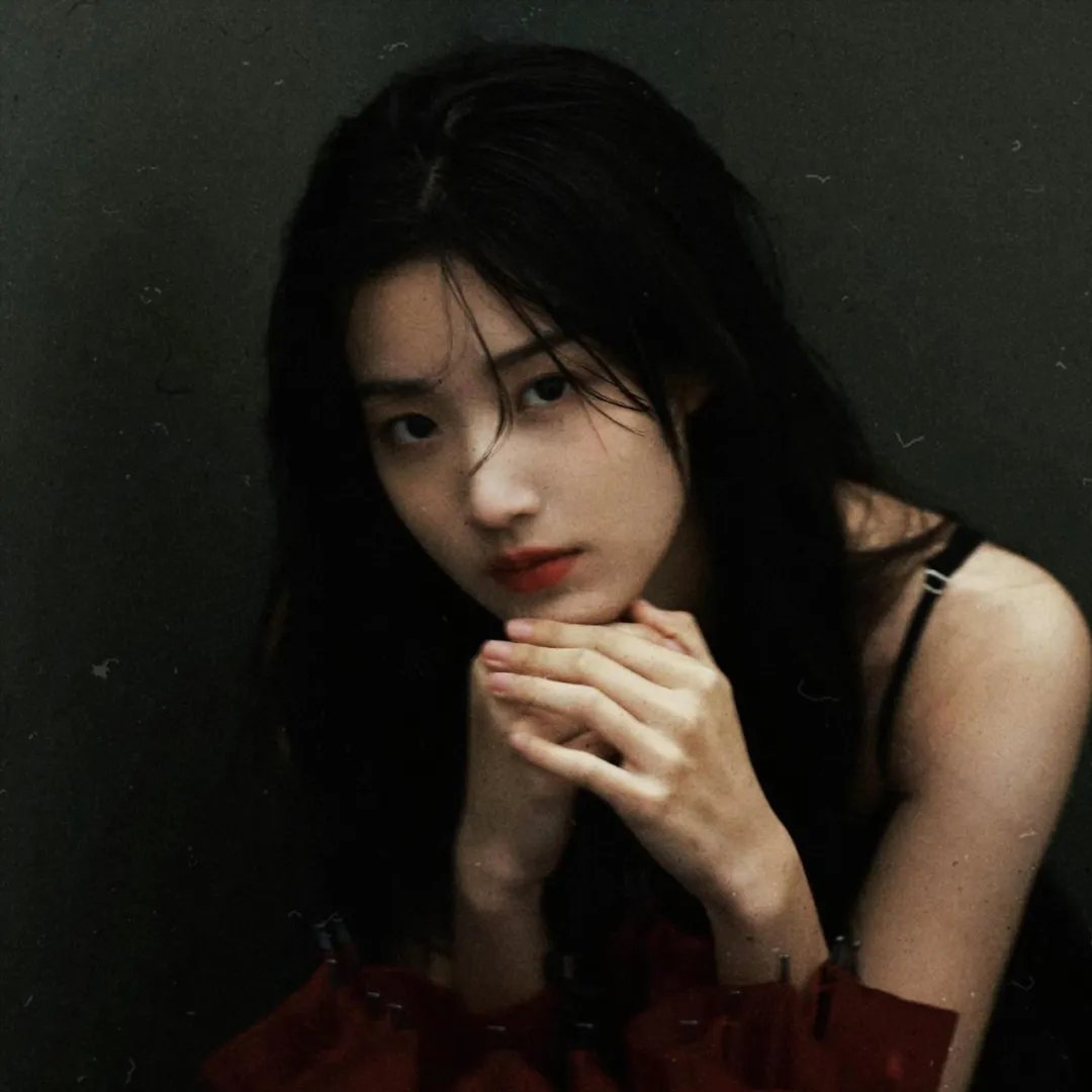 我乃魔教女帝，竟被凡人师尊单手镇压